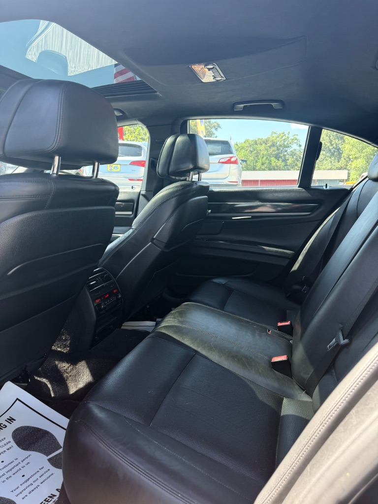 2015 BMW 7 Series 750i - Photo 9