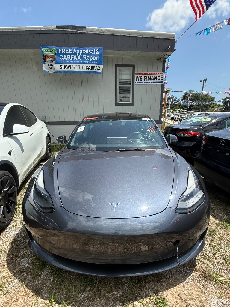 2022 Tesla Model 3 Standard Range Plus's photo